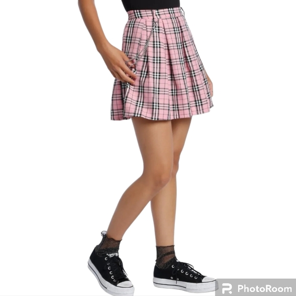 Hot Topic Dresses & Skirts - Hot Topic Pink Plaid Pleated Mini Skirt Size Large